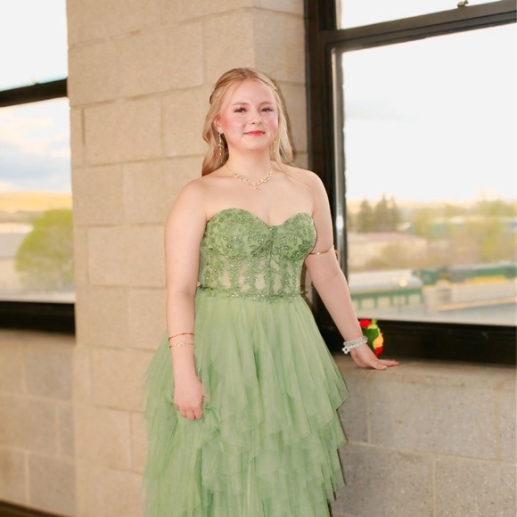 Windsor Dresses & Skirts - Windsor Green Strapless Prom Dress